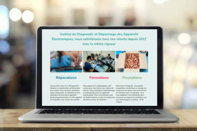 Ordinateur portable affichant des informations sur le recyclage et la réparation.
